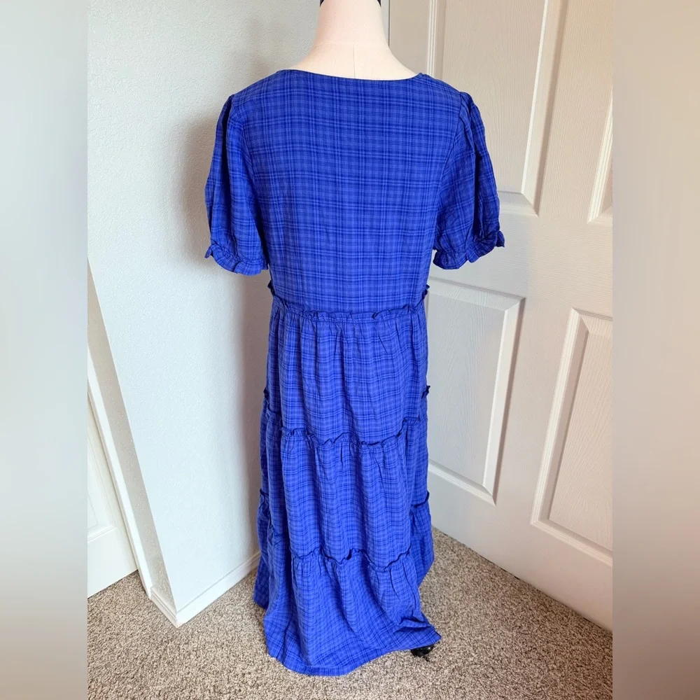Simple Dress - Picture 3 of 4
